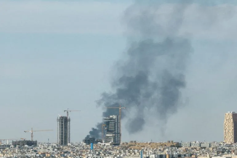 Saudi Arabia: Watu wawili wafariki kutokana na 'kudondoka' kwa kitu