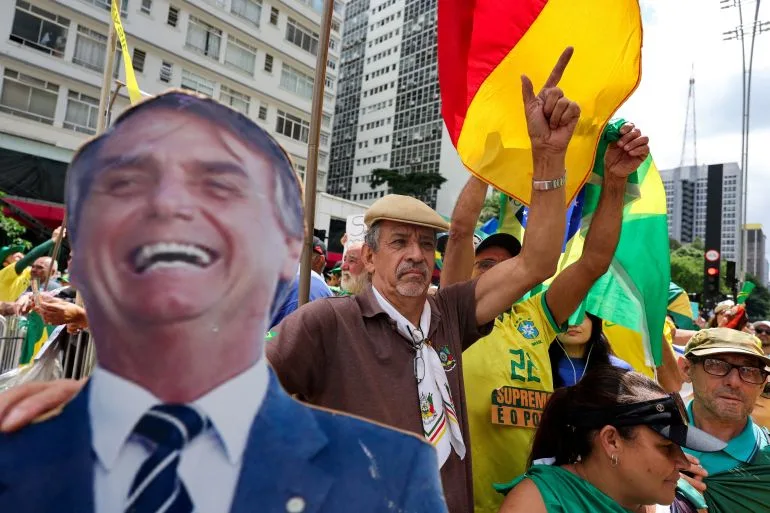 Bolsonaro Anatafuta Ruhusa ya Kumtembelea Mshauri wa Trump