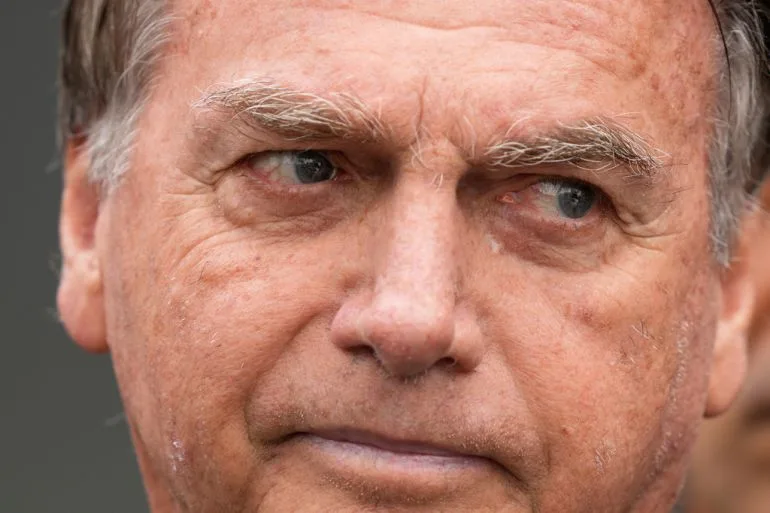 Bolsonaro Alilazwa Hospitalini Kwa Mapafu, Omba Kura Kupitia Mwana Wake.