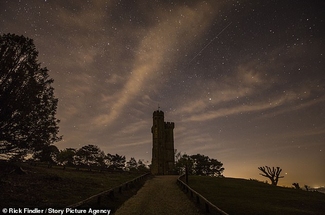 UK Stargazers Witness Peak Lyrid Meteor Shower on April 22